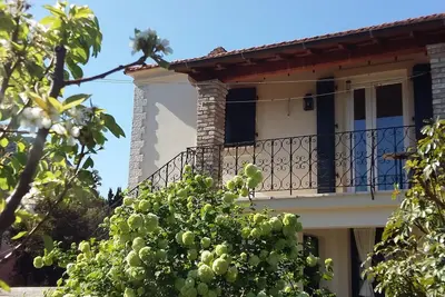 Image de Maison Thea dans le village de montagne avec vue sur la mer