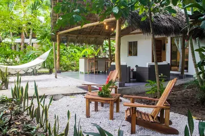 Image de Bungalow familial à Banana Beach. Chambre privée, A / C, Wifi, Kitchenette