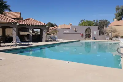 Image de Maison de ville dans une communauté calme avec piscine, à proximité du stade U Phx et des formations de printemps