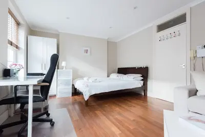 Image de Studio Fitzrovia confortable dans une rue pavée calme dans le West End!