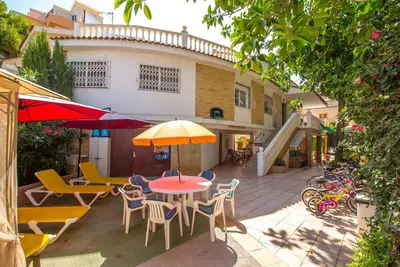 Image de Offre SPÉCIALE! Maison avec jardin, à 500m de la plage, à 4 km l'aéroport d'Alicante