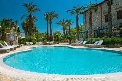 Image de Villa de luxe \/ Piscine chauffée privée \/ Jardin privé