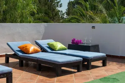 Image de Quiet villa locale magnificant entre St Antonio et San José et piscine privée
