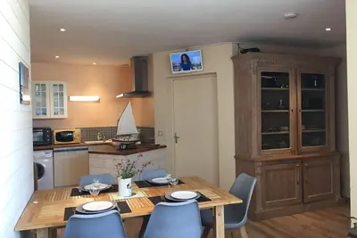 Image de Maison, proche plages et port, 6 personnes, 2 chambres, entièrement rénovée