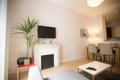 Image de Appartement familial dans un quartier authentique et son marché ouvert
