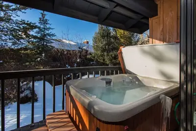 Image de Spa privé, 3 niveaux, Tv 50 '. Un Barbecue. Bus de ville gratuit. Billets de remontée à prix réduits *