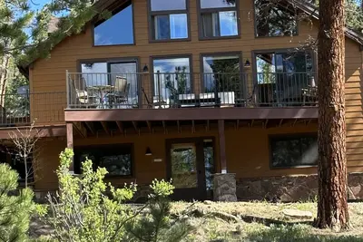 Image de Ponderosa Cabin est Ă quelques minutes du parc national de Rocky Mountain et de Wild Basin