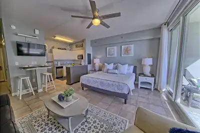 Image de Gulf Front Studio Suite, Sleeps 4 - Books Fast! Géré par le propriétaire et propre