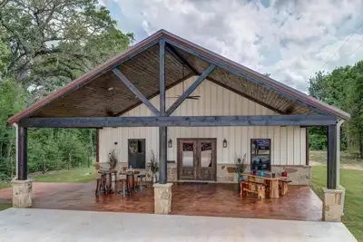 Image de Belle Barndominium personnalisé parfait pour Aggie Gameday, événements, et escapades!
