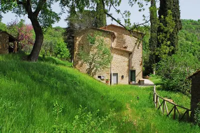 Image de Casa del Camino - Nichée parmi les hauts cyprès, chênes centenaires et. . . silence