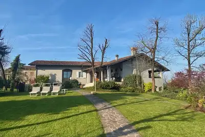 Image de Majestic Villa A Quelques Km Du Lac Garda Avec Grand Jardin Et 2 Verandas