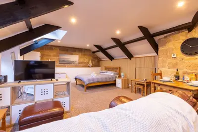 Image de Cross House Apartment Conversion de grange adaptée aux chiens au cœur de Warkworth