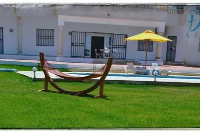 Image de Villa calme piscine avec vue sur mer et montagne