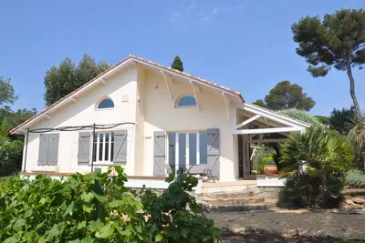 Image de Villa de luxe en bord de mer avec vue panoramique sur la baie de St Tropez