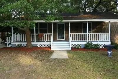 Image de Profitez de l'histoire de Charlestons et de Carolina Sun - 3br 2 Bath Old Mt. Agréable
