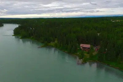 Image de Cabine de pĂŞche confortable avec Kenai River Fishing Ă votre porte