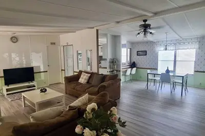 Image de Détendez-vous dans une maison relaxante de 3 chambres / 2 salles de bain, avec vue sur le lac, près de Disney