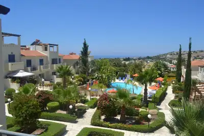 Image de Maison de luxe avec grande piscine, balcon avec vue sur la mer et à proximité de Coral Bay