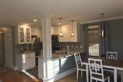 Image de Spécial automne - Luxury Thames St condo - Supérieur 2 Cac \/ 2 Bath stationnement gratuit