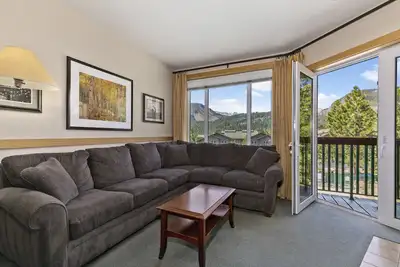 Image de Amazing Mountain Retreat - Condo skis aux pieds @ Eagle Lodge