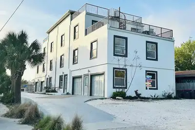 Image de 2 Grandes Maisons Couchage 30+ 6br / 8ba 15x28 Piscine CHAUFFÉE + Plage PRIVÉE * Oceanview