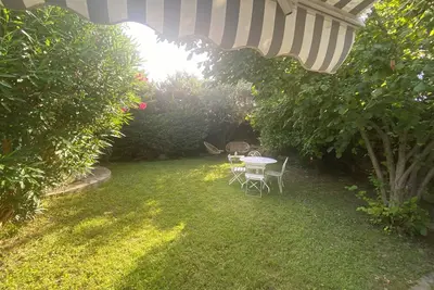 Image de Mazet « A deux pas de la Montagnette », 4 personnes avec jardin privé
