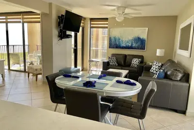 Image de Make Memories In our 3Bdr/2Ba Condo w/ beach views, beach gear, walkable dining