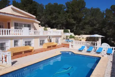 Image de 5min à pied de la plage de sable Grande piscine Tv WiFi Airco 5 Chambres 2 Kitch Près du magasin \/ bar