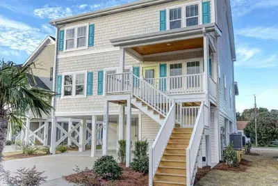 Image de Maison neuve à deux rues du centre-ville de Carolina Beach