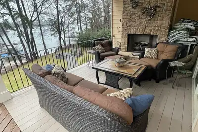Image de Luxueux et spacieux lac Hartwell Accueil