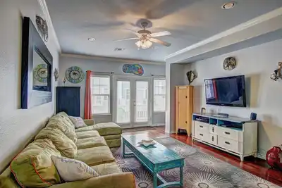 Condo spacieux de 3 chambres près de la plage!