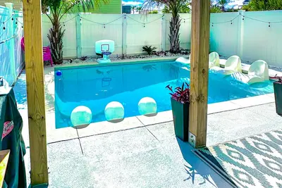 Image de Tarifs SPÉCIAUX ~ Maison Spacieuse De 3 Histoires ~ 1 min à pied du sable! Piscine privée chauffée!