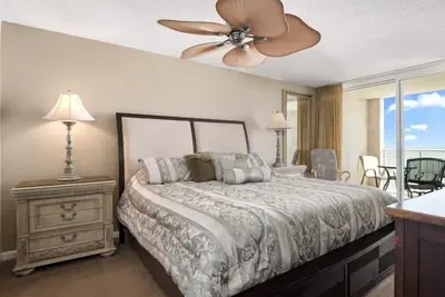 Image de Condo de vacances en bord de mer - piscines intérieures et extérieures! Décembre mensuel disponible