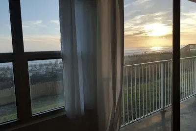 Incroyable Ocean Beach Front! ! 1er étage 3Bedrm 3Bath! Pas d'escalier! Niveau du sol!