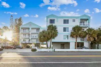 Image de Exquise Condo Penthouse Beachfront - Sur le golfe et l'Intercoastal!