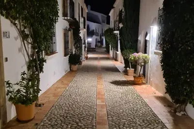 Bel appartement de 2 chambres dans un endroit recherché Pueblo Blanco 1
