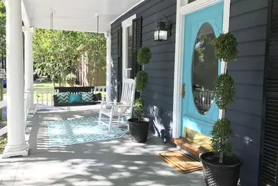 Image de Retraite de sauna sereine avec cuisine de chef et salle de bain de luxe