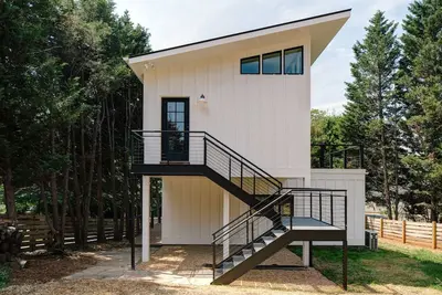 1 chambre, 1 salle de bain, peut accueillir jusqu'à 3 personnes
