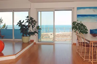 Image de SeaTrieste: loft avec vue dégagée sur la mer