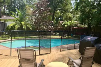 Image de The Salt Lick Retreat ~ Une oasis tranquille au Texas ~ 2br \/ 1. 5ba; Alarme; Bassin; Jacuzzi