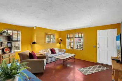Image de Un bijou Tucson Midtown des années 1940 pour tous les voyageurs