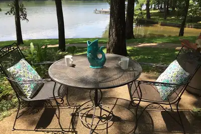 Image de <br>Calme, charmante maison au bord du lac