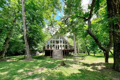 Image de Chalet Dahlonega sur la rivière Chestatee. Très privé et familial.