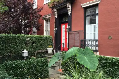 Privé Apt. dans Historic Home: Walk to Monuments, Museums & Convention Center.