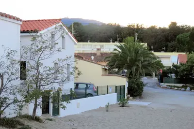 Image de Maison sur le sable! 50 mètres de l'eau.
