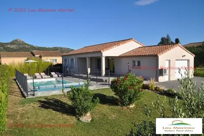 Image de Nouveau! Belle villa 6 pers terrain clos avec piscine privée à Vallon Pont d'Arc