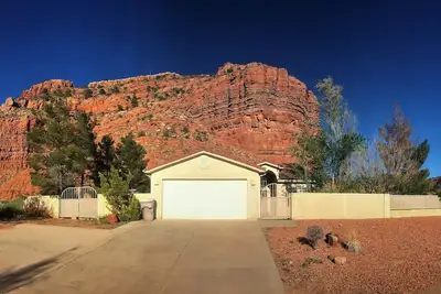 Image de Emplacement et vue exceptionnels à Kanab Utah, 2\/3 acres, arrière-cour de Vermillion Cliff!
