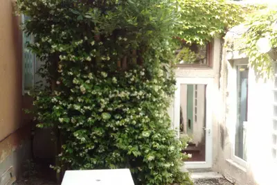 Image de Chambre indépendante avec sa salle de bain privée, dans un jardin près d'Avignon