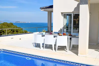 Image de Magnifique vue sur la mer, à seulement 500 m. de la plage. Wi-Fi Internet, la télévision par satellite.