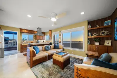 Image de Beach Front Surf City Huntington Beach Walk to Pier Orange County California